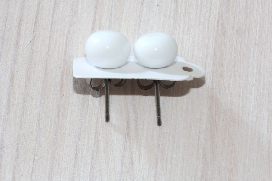 Ohrstecker weiß