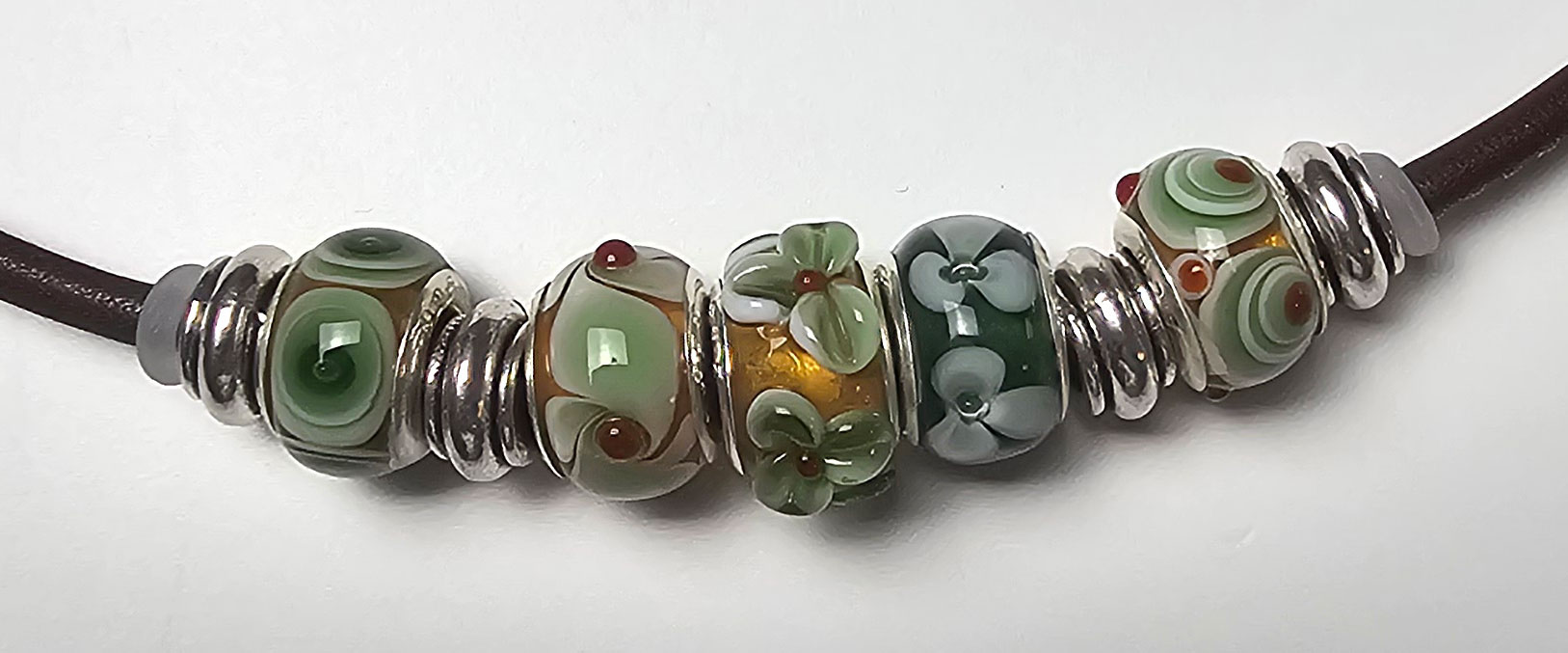 Nappaledercollier in Herbsttönen